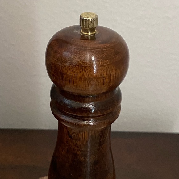 Vintage Wooden Pepper Mill Grinder Shaker Dark Brown High Gloss Hand Carved 7” - Picture 3 of 7